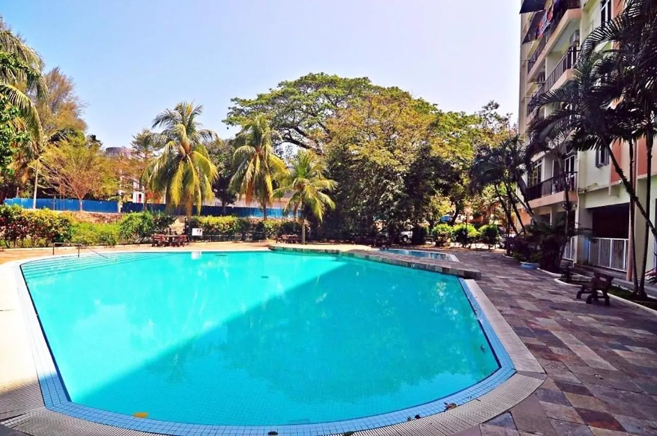 اتصالات Bayu Emas Ferringhi Homestay 